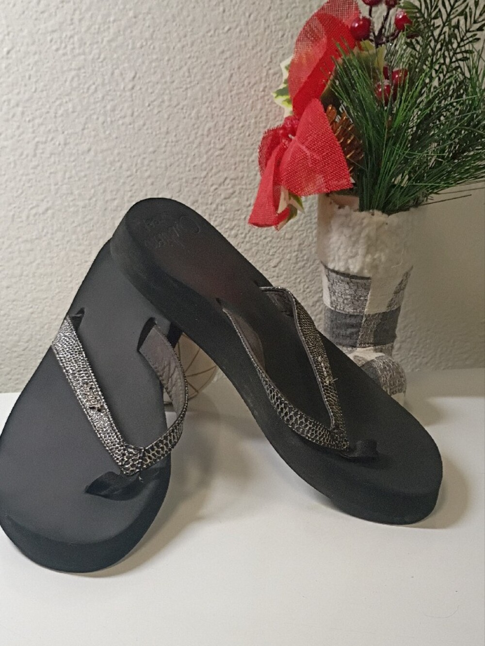 Reef Women's Black Flip Flop Sandals with Silver Rhinestone Straps - Picture 4 of 11